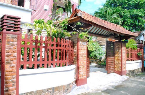 Hue House | Snooze Garden