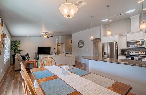 Yuma House | Snowbirds & Families - Large Covered Patio - Pet Friendly - CableTV