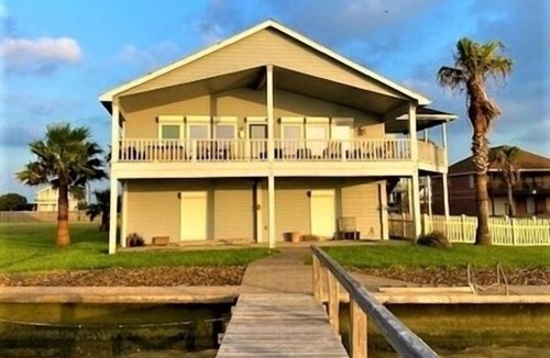 Port Mansfield House | Sophisticated, Beautiful Home! 3 BDRM/2 BATH. Private Fishing Pier.