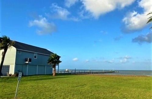 Port Mansfield House | Sophisticated, Beautiful Home! 3 BDRM/2 BATH. Private Fishing Pier.