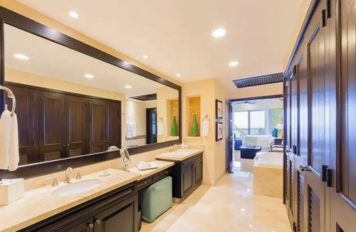 South Shore Hotel Area Hotel | Spacious 2-Bedroom Luxury Suite with Wraparound Terrace & Jacuzzi