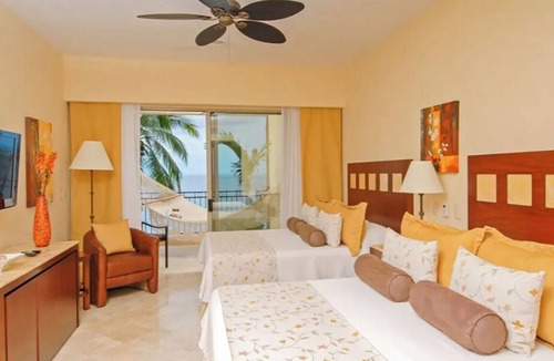 South Shore Hotel Area Hotel | Spacious 2-Bedroom Luxury Suite with Wraparound Terrace & Jacuzzi