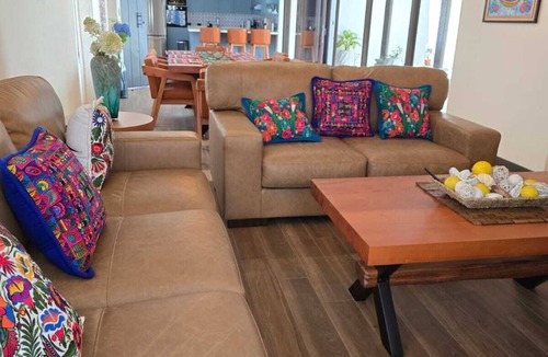 Antigua Guatemala House | Spacious 4-bedroom house in Antigua Guatemala with AC and pool with jacuzzi/Gym