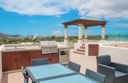 Los Cabos Villa | Spacious 4-bedroom villa in fantastic Cabo San Lucas with AC