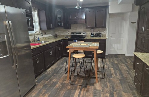 Brownsville House | Spacious 5-bedroom/3 Bath house in pleasant Brownsville.