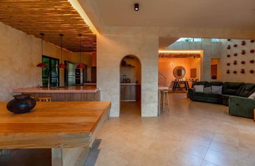 Jalatlaco House | Spacious 5BR Retreat for Groups |Terrace & Relaxation