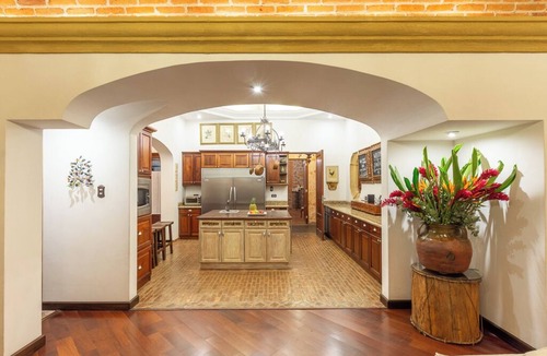 Antigua Guatemala House | Spacious 6-bedroom house with AC, pool and sauna in enchanting Antigua Guatemala