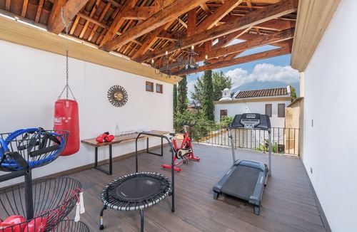 Antigua Guatemala House | Spacious 6-bedroom house with AC, pool and sauna in enchanting Antigua Guatemala