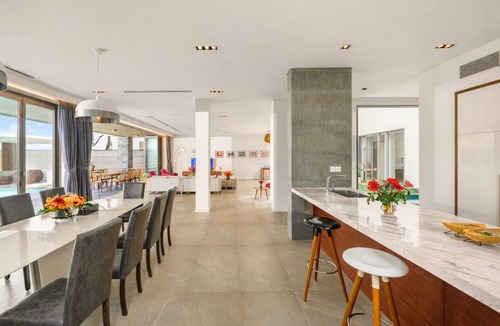 Ngu Hanh Son Villa | Spacious 6 BR Beachfront Villa in Resort with Pool and Gym