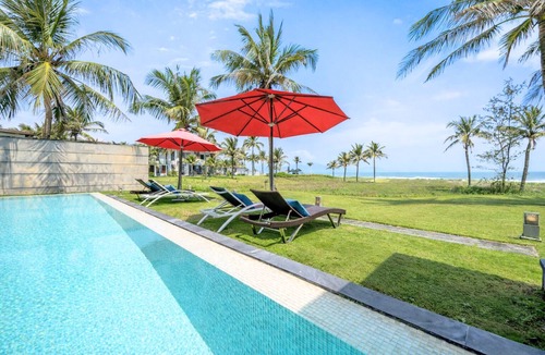 Ngu Hanh Son Villa | Spacious 6 BR Beachfront Villa in Resort with Pool and Gym