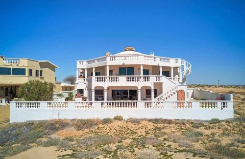 Las Conchas Villa | Spacious and Secluded Home Villa Hermosa II