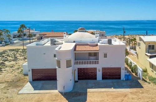 Las Conchas Villa | Spacious and Secluded Home Villa Hermosa II