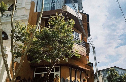 Da Lat House | Spacious Balcony Room with Lake View – City Square