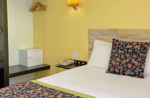 Downtown Cabo San Lucas Hotel | Spacious Couple Unit Steps to Medano Beach – Perfect Location, Great Stay!