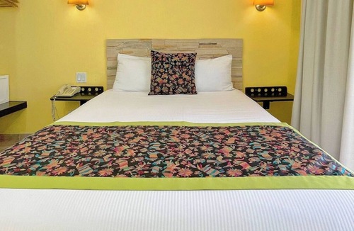 Downtown Cabo San Lucas Hotel | Spacious Couple Unit Steps to Medano Beach – Perfect Location, Great Stay!