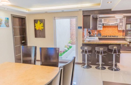 Chapalita Apartment | Spacious family apartment near Expo GDL, 15 minutes from AKRON stadium.