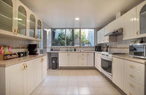 Naucalpan House | Spacious Home for Groups with Garden & Game Room