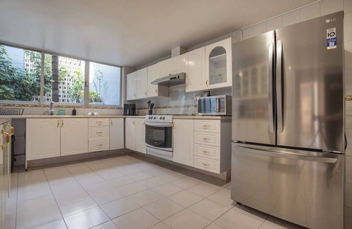 Naucalpan House | Spacious Home for Groups with Garden & Game Room