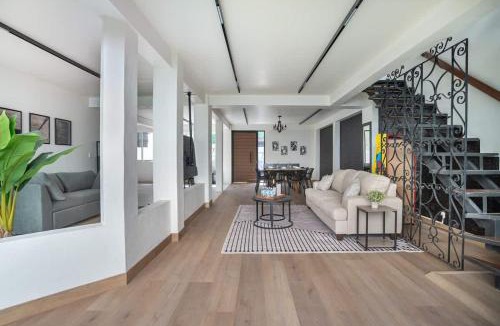Miguel Hidalgo House | Spacious Home Ideal for Groups with Patio & Arcade