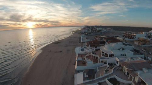 Las Conchas House | Spacious Home in Las Conchas Villa de la Playa