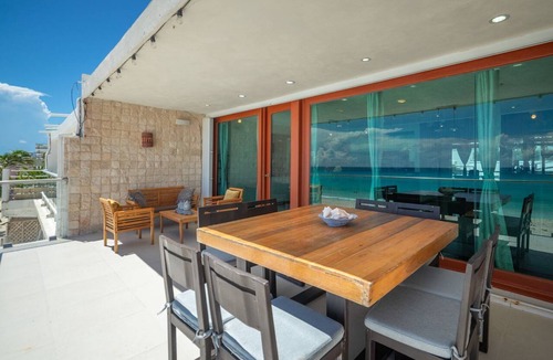 Punta Cancun Apartment | Spacious Luxury Retreat with a jacuzzi - Villas del Mar