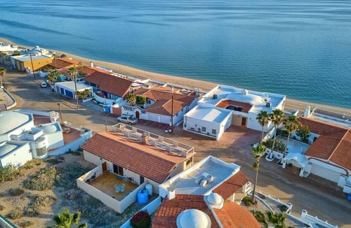 Las Conchas House | Spacious Oceanview Home Casa de Los Amigos