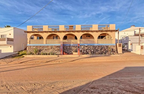Las Conchas House | Spacious Oceanview Home Casa de Los Amigos