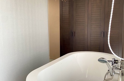 Phuong 6 Apartment | Spacious Apartment with Bathtub