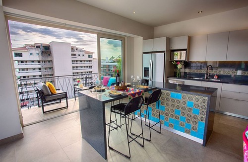 Emiliano Zapata Condo | Spectacular Modern Mexican Condo | POOL & GYM