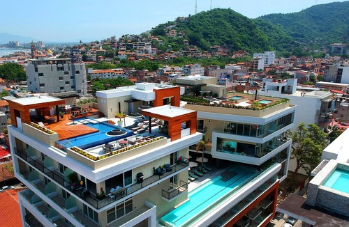 Emiliano Zapata Condo | Spectacular Modern Mexican Condo | POOL & GYM