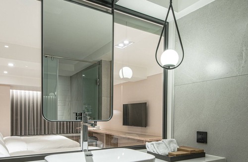 West District Hotel | Spring's Rhapsody Hotel
