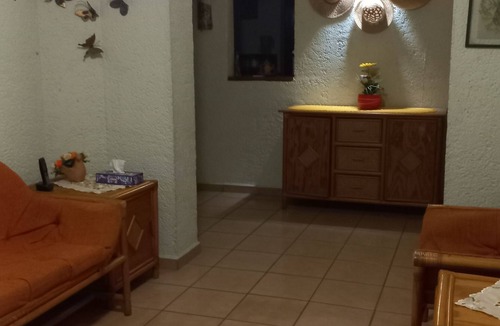 Queretaro House | Stay at casa pipis, close to UTEQ, quiet family atmosphere in a private gated community.