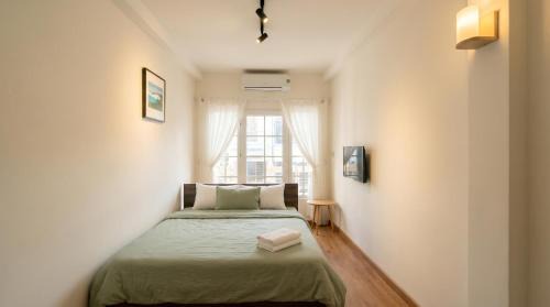 Hang Dao Apartment | Studio Hanoi Old Quarter - Steps to Everything