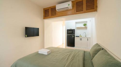 Hang Dao Apartment | Studio Hanoi Old Quarter - Steps to Everything