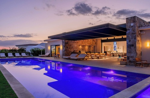 Buzzards Villa | Stunning 11-Bd Villa, Indoor Tennis & Beach Club — Chef, Butler & Yacht Incl.