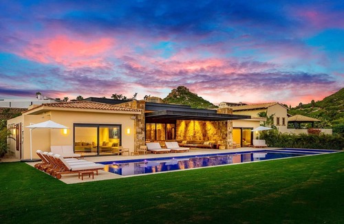 Buzzards Villa | Stunning 11-Bd Villa, Indoor Tennis & Beach Club — Chef, Butler & Yacht Incl.