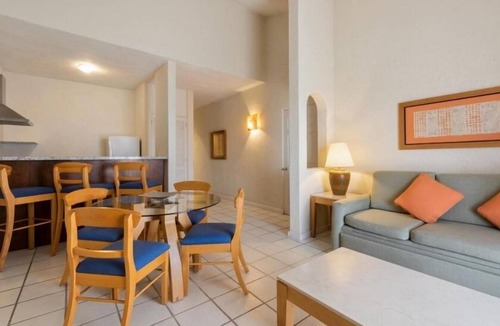 Campo de Golf Fonatur Hotel | Stunning 2BR Condo Near Las Palmas Park
