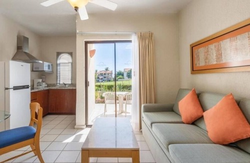 Campo de Golf Fonatur Hotel | Stunning 2BR Condo Near Las Palmas Park