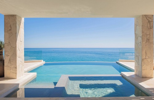San Jose del Cabo Villa | Stunning 7-Bd Beachfront Villa, Gym — Chef & Butler Included