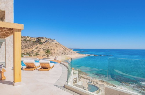 San Jose del Cabo Villa | Stunning 7-Bd Beachfront Villa, Gym — Chef & Butler Included