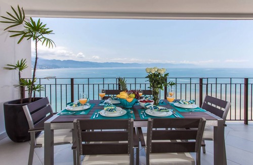 South Hotel Zone Condo | Stunning bay views beachfront 25th floor condo
