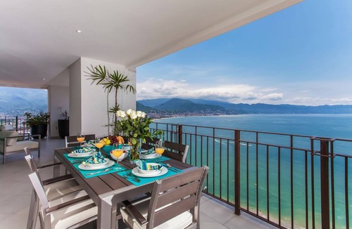 South Hotel Zone Condo | Stunning bay views beachfront 25th floor condo
