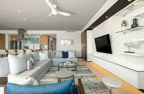 North Hotel Zone Condo | Stunning Beach Front Condo in Peninsula Tower 1! 3BD Condo for rent in North Hot