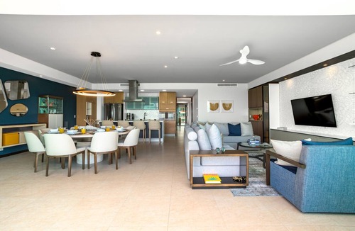 North Hotel Zone Condo | Stunning Beach Front Condo in Peninsula Tower 1! 3BD Condo for rent in North Hot