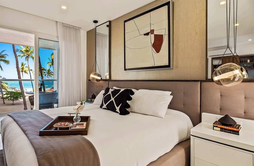 Las Glorias Apartment | Stunning Beachfront Condo | Sea Views & Pools