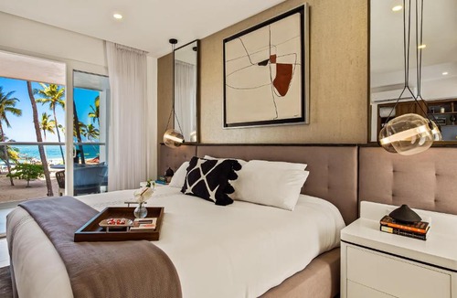 Las Glorias Apartment | Stunning Beachfront Condo - Sea Views & Pools