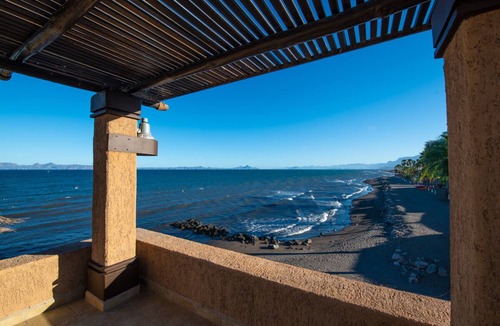 Zaragoza House | Stunning Beachfront Casa and Casita