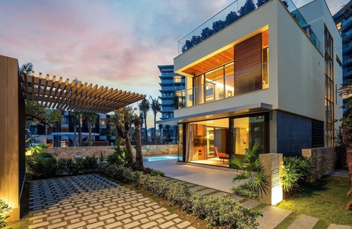 Dien Ban Villa | Stunning Brand New 5 Bdr Villa with Pool