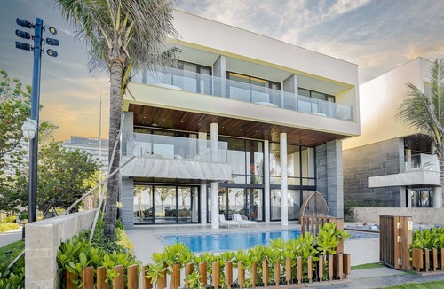 Dien Ban Villa | Stunning Brand New 6 Bdr Beachfront Villa @ Beach