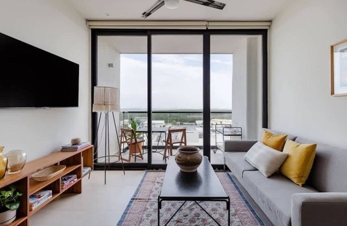 Downtown Cancun Apartment | Stunning Lagoon View Condo Pool & Gym 9th Floor